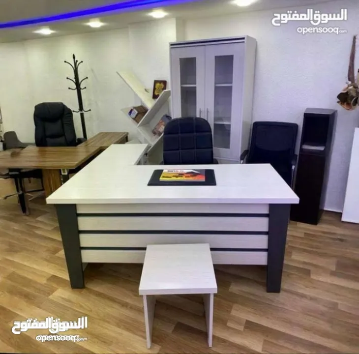 مكتب اداري مميز 140*70 تفصيل خشب لامينت مستورد مكفول بسعر المصنع موديلات فخمه مميزة بأقل الاسعار