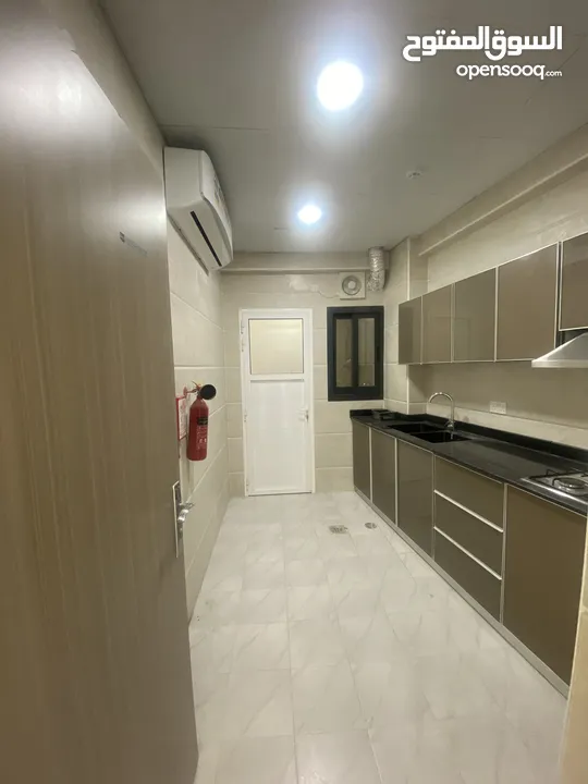 شقة في بوشر بجانب جامع محمد الأمين قريب عمان مول (عوائل) Flat for rent in Bushwer near to  Oman mall