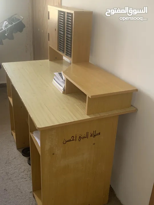 مكتب دراسة او كمبيوتر