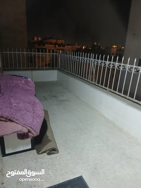 استوديو غرفة وصالة وحمامين وترث كبير