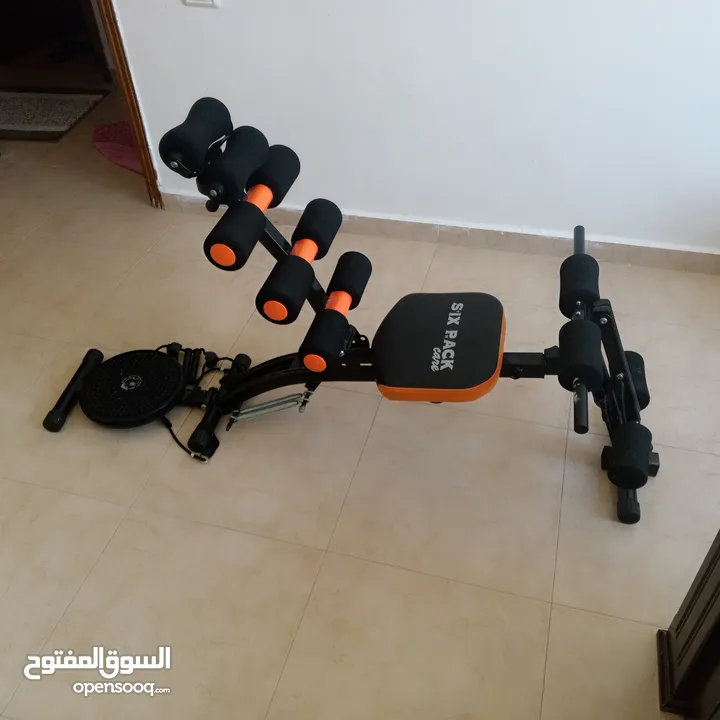 جهاز رياضي للنحت البطن  وله عدة استخدامات