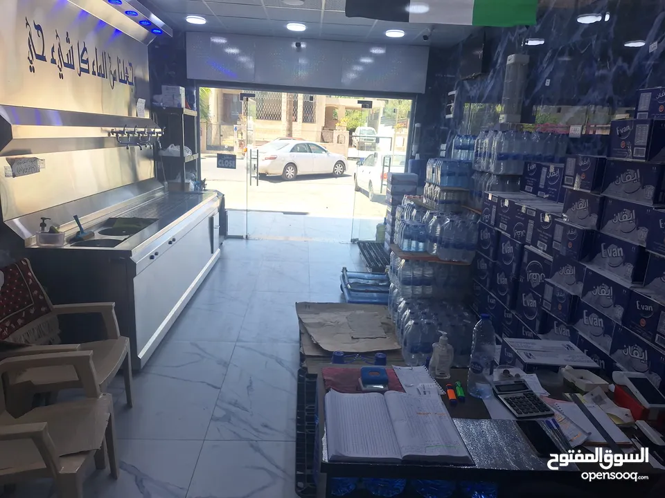 محطة مياه للبيع  ، مع الحافظة .