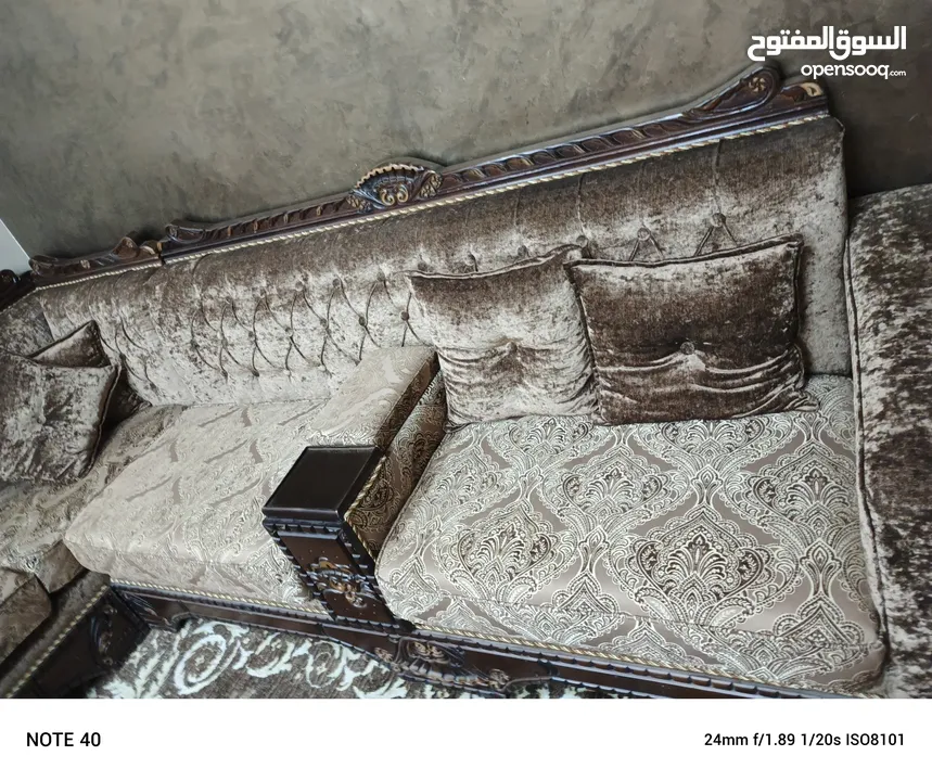 غرفت ضيوف تفصيل مستعمل بحاله الجديد مع طاولت سفره مع سجاده معطاوله