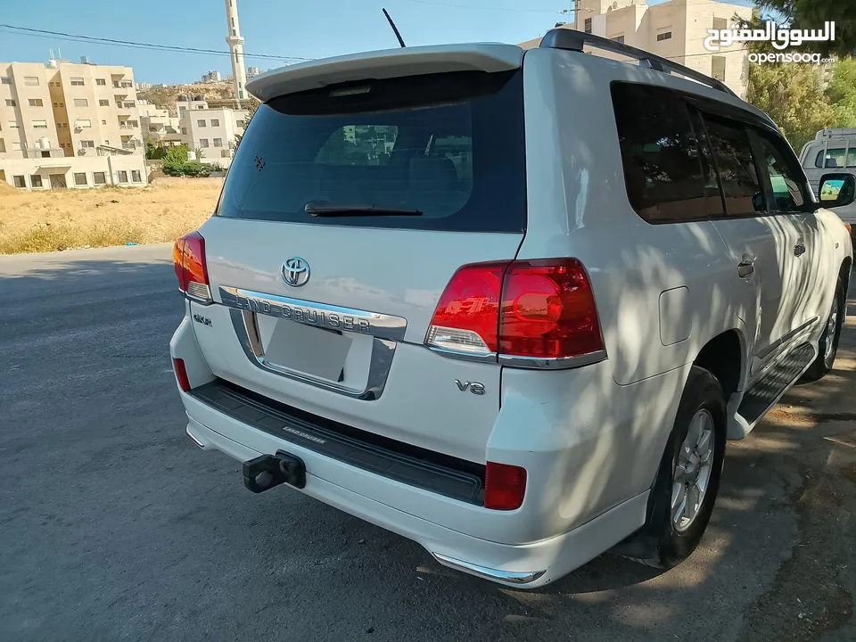 للبيع تويوتا لاندكروزر موديل 2008 محول كامل 2018  كامل متور V8بسعر مغري 24000