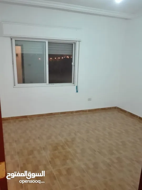 للبيع شقق سكنيه جديده في منطقة المدينة الرياضية, في عماره مكونه من 8 شقق فقط