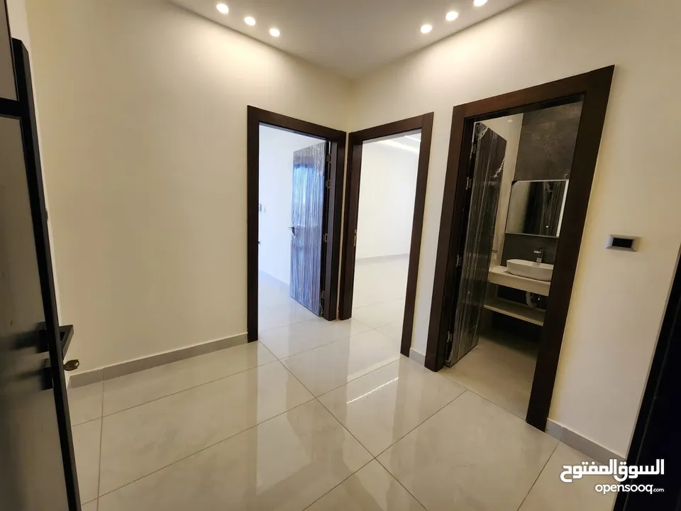 شقة فارغة للبيع في دابوق- REF:14660