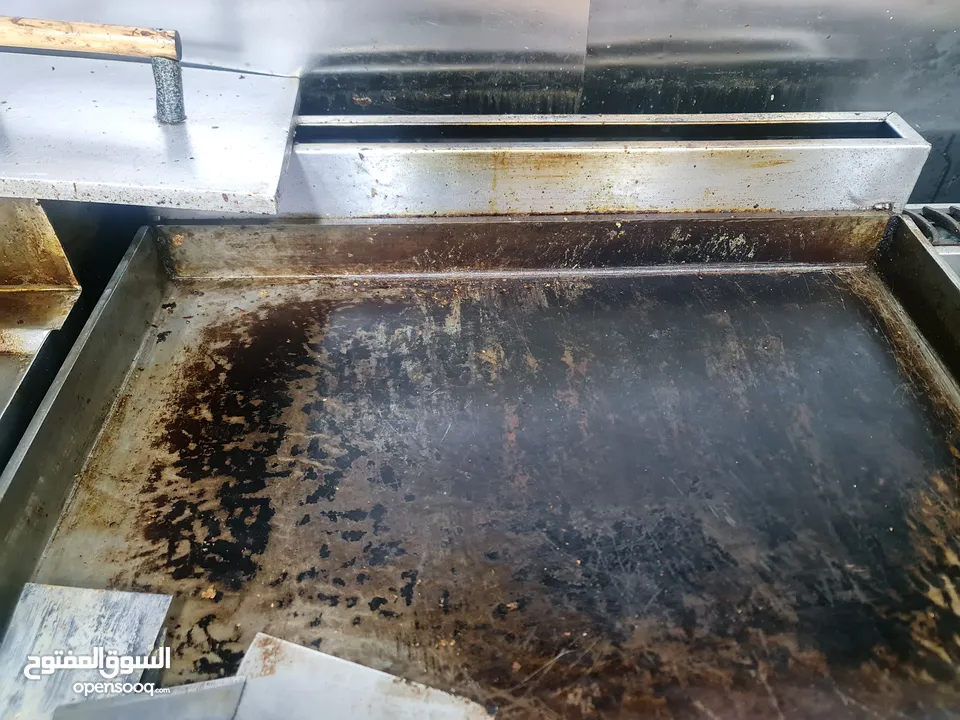مطعم للبيع يعمل بشكل ممتاز جدا