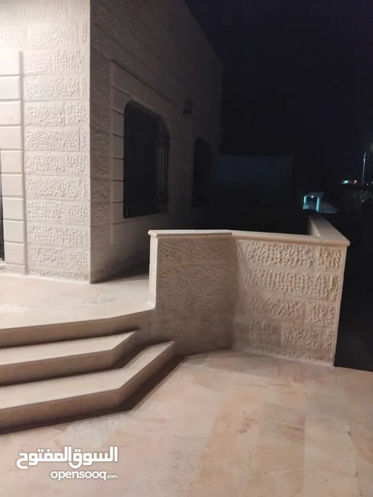 منزل في إسكان الكهرباء قرب مسجد عثمان بن مضعون