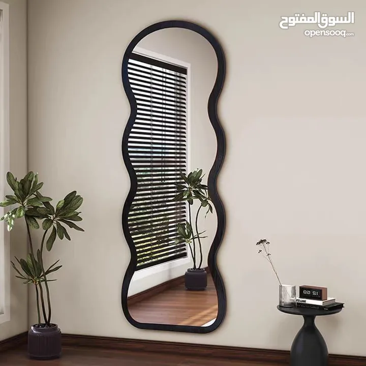 مرايا ترند عالمياً... تصميم موجي ومنحوت فخم يخلي أي زاوية تصير قطعة فن جاهزة للتصوير
