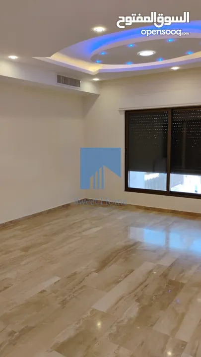 شقة أرضية فاخرة للبيع في الجاردنز  - خلف جريدة الرأي 185م مع ترسات 110م تشطيب سوبر ديلوكس