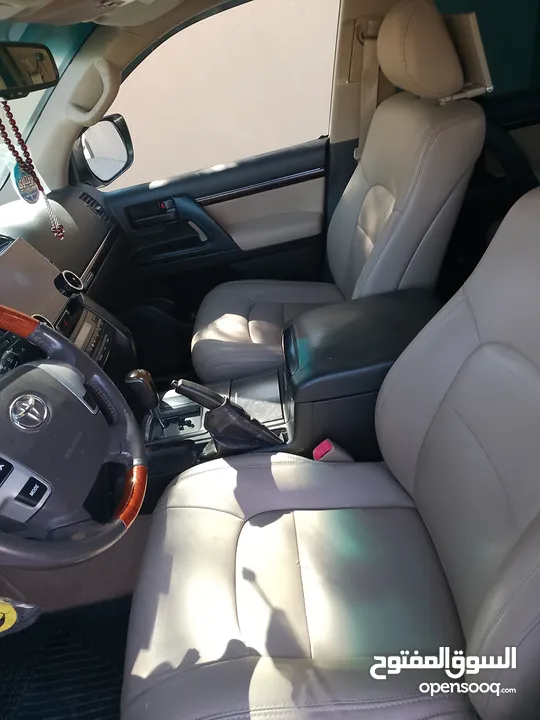 للبيع تويوتا لاندكروزر موديل 2008 محول كامل 2018  كامل متور V8بسعر مغري 24000