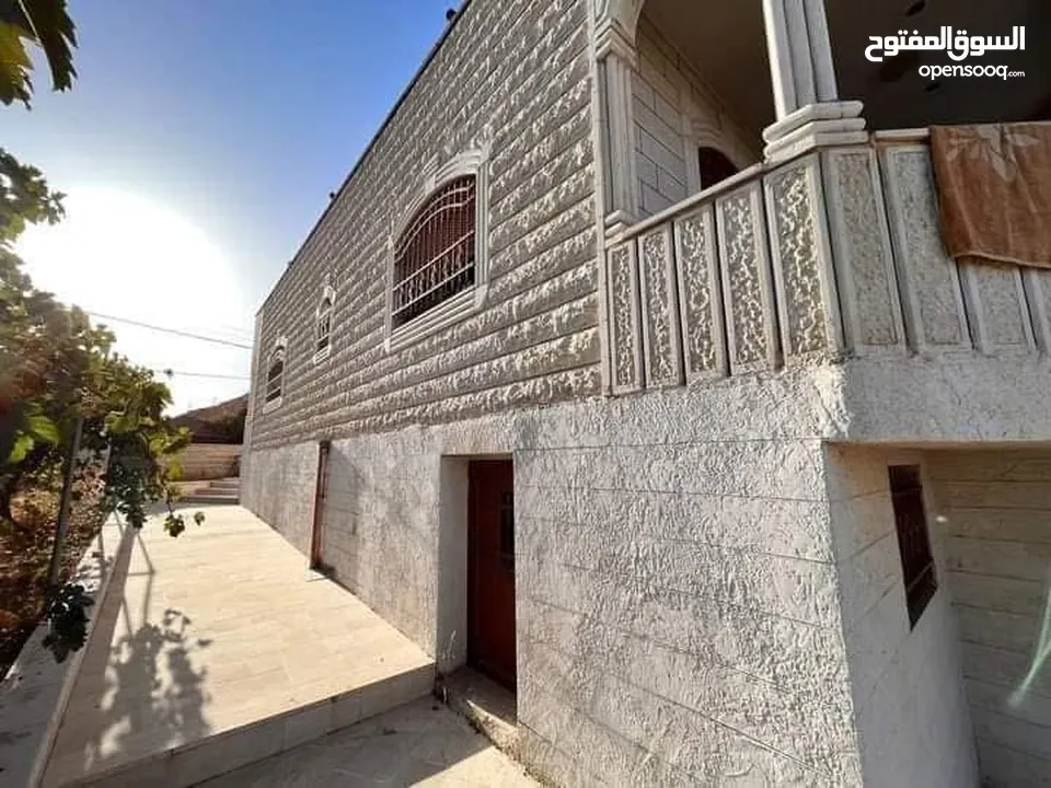 بيت مستقل ڤيلا جانبية مميزة للبيع في بني نعيم قضاء الخليل وعليه اطلالة جميلة جدا وفي منطقة مرتفعة