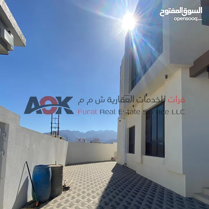 فيلا جزء توين كورنر بتشطيبات راقية للبيع في بوشر (المسفاة) Twin Villa Corner Unit for Sale  Location