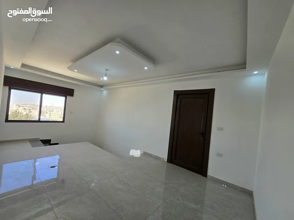 شقة يوبر ديلوكس طابق اخير مع روف مساحة 209 م ابو علندا إسكان الكهرباء