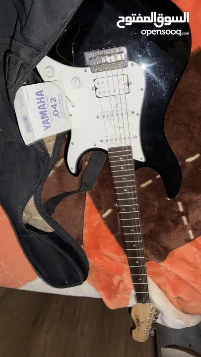 Yamaha electric guitar . يماها غيتار إلكتروني