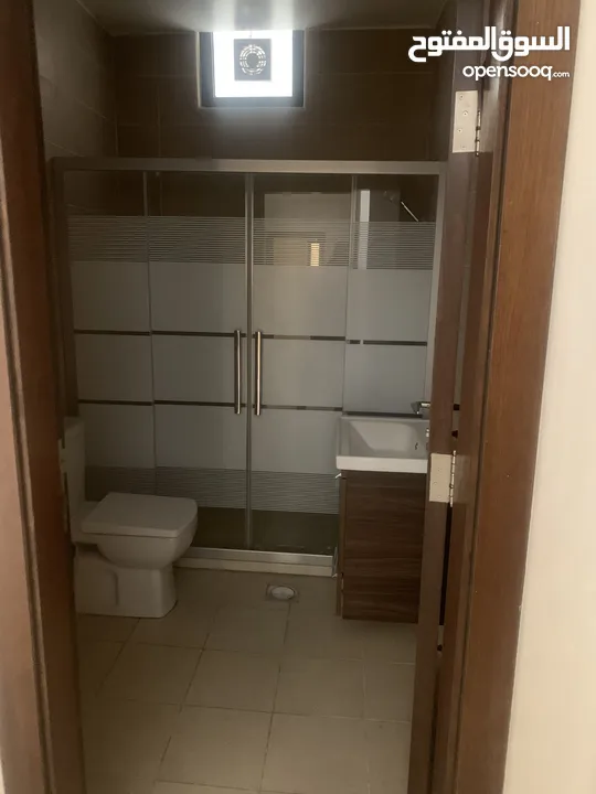 شقة للاجار خلف الجامعه الاردنيه قريبه من جامعة الاميره سميه