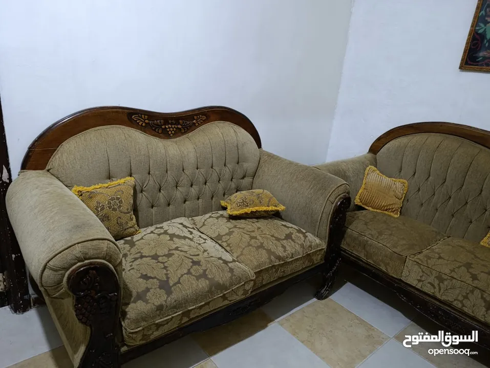 كنب مستعمل بحالة جيدة للبيع