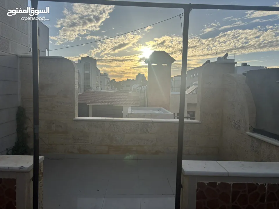 شقه للإيجار في أم اذينه