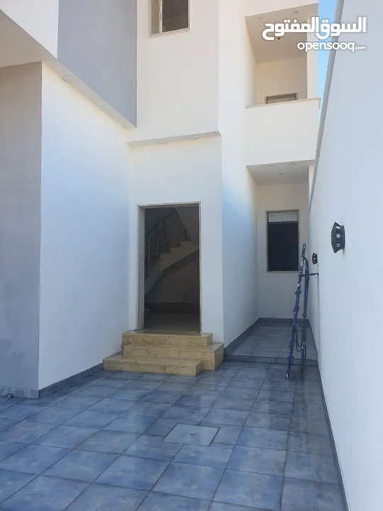 شقة جديدة للبيع نص تشطيب حجم كبيرة في مدينة طرابلس منطقة السراج طريق المواشي بعد جامع الصحابة