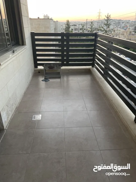 شقة مفروشة للبيع في ضاحية النخيل. رجم عميش.. عمر البناء 6 سنوات..سالم حبش للإسكان.