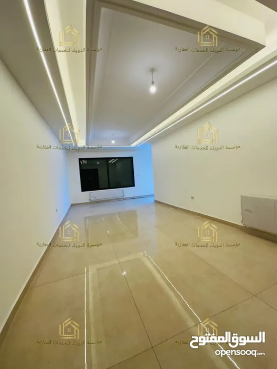 شقة فاخرة - لم تسكن - تشطيبات سوبر ديلوكس - 4نوم 2ماستر - 216م - بإطلالــــه مميزة