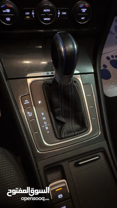 E GOLF 2019 50k km  اي جولف 2019 ممشى 50 الف كيلو فقط  السياره بحاله ممتازه و لا تحتاج شيئ