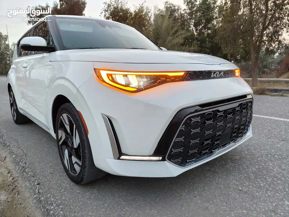 كيا سول جيتي لاين أعلى فئه فول 2023 ابيض   Kia soul GT 2023