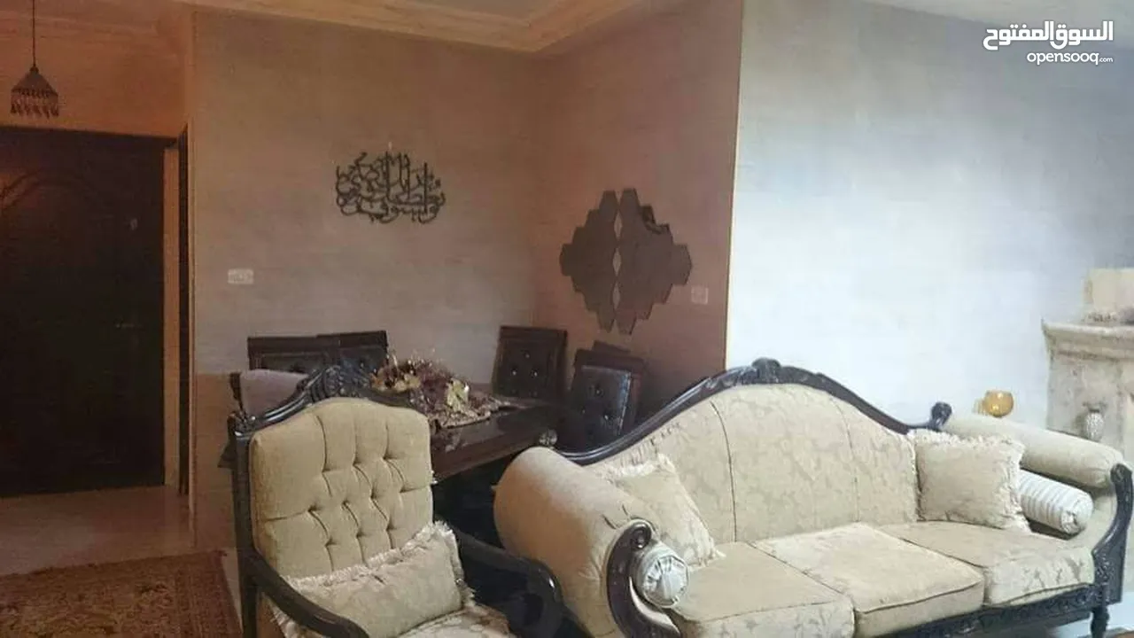 شقة أرضي وسط مع موقف تحت البناية
