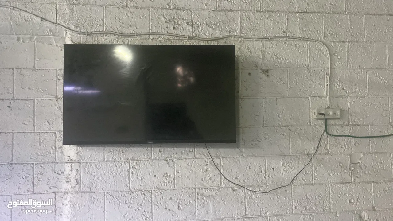 طاولة بلياردو امريكي شبه جديدة وطوايل وكراسي وثلاجة وشاشات بسعر حلو