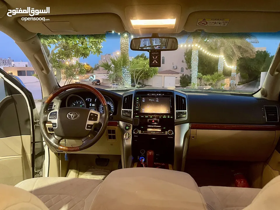 تويوتا لاند كروزر ابيض ثلجي  VXR 2014 5.7 للبيع