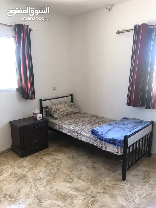 منزل منعزل مع حديقة فواكه 3 غرف صاله مجلس بلكون مطبخ مجهز مواقف سيارات