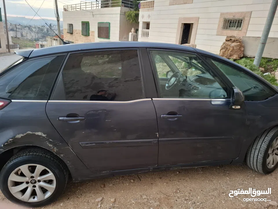 ستورين 2012 للبيع