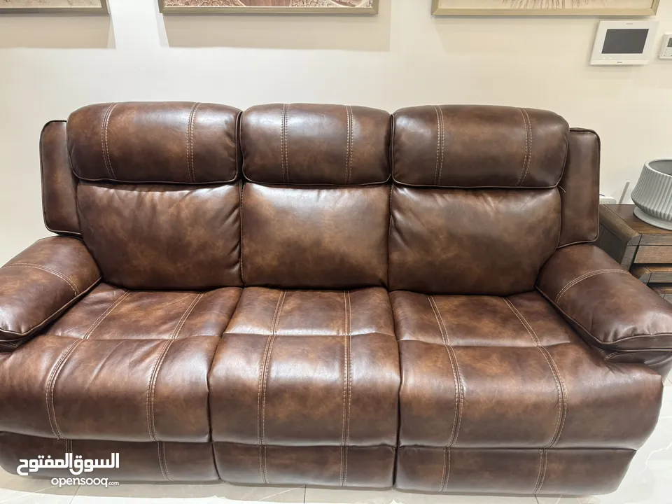 طقم ريكلاينر كهرباء جلد امريكي اصلي لازال جديد