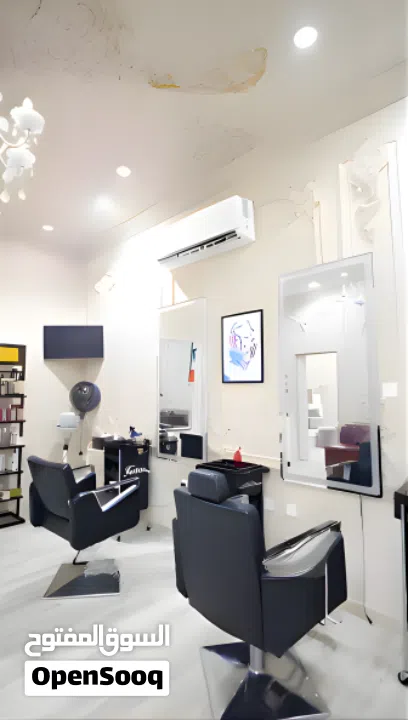 صالون تجميل نسائي فاخر بمساحة واسعة في منطقة مواطنين مجهز بجميع الادوات و المعدات في الجرف عجمان