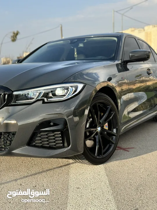 BMW 330E M/package - لون باطوني مميز