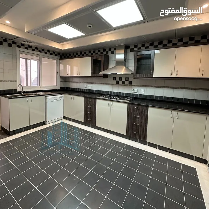 2 BR Apartment / شقة مكونة من غرفتين