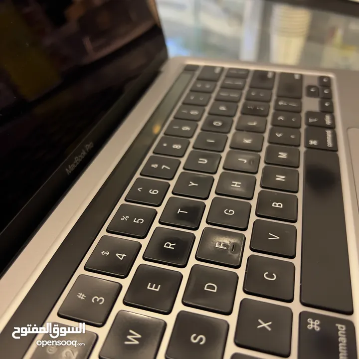 Model: MacBook Pro 2020  CPU: i7 SSD: 512GB  RAM:16GB Display: 13.3 inch  Battery: normal Times : 70