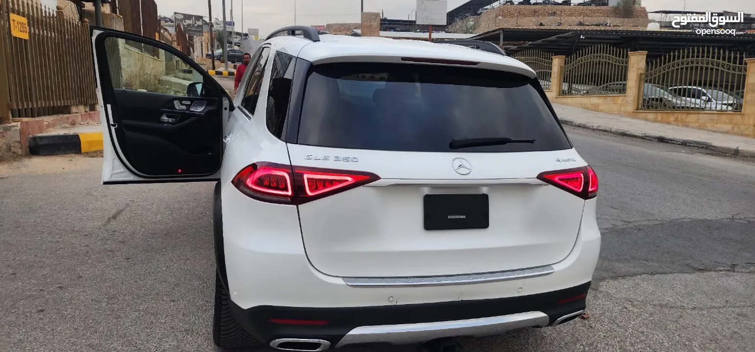 مرسيدس GLE 350- 4 MATIC موديل 2020  دفع رباعي  عاليه الإضافات  غير مجمركه لون ابيض والداخل اسود