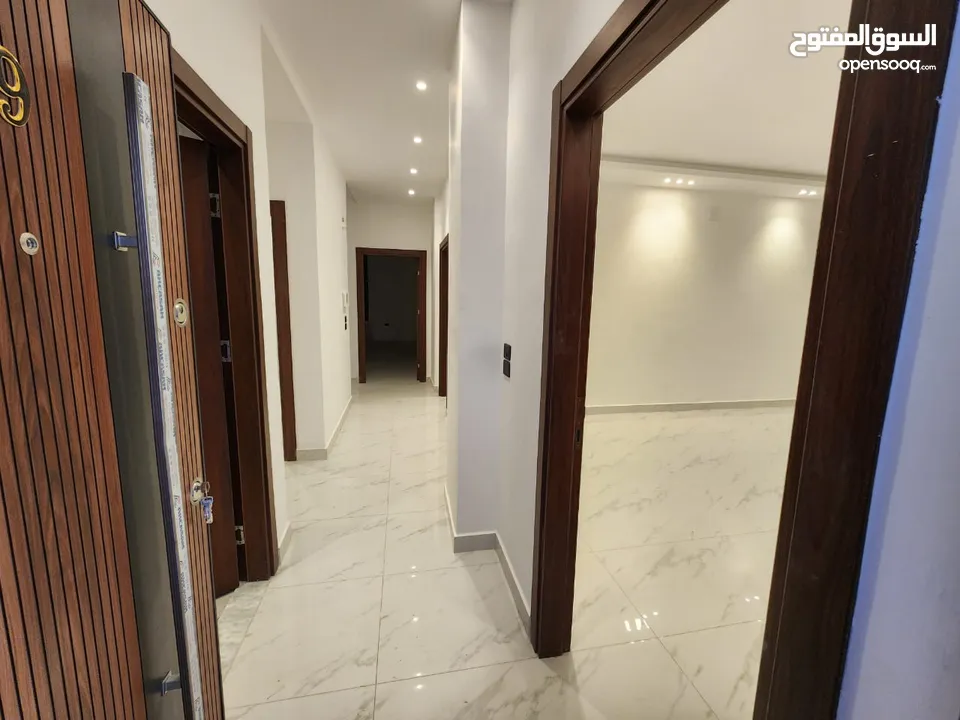 شقة مع روف دوبلكس للبيع على طريق المطار ( البنيات )  ref : 14367
