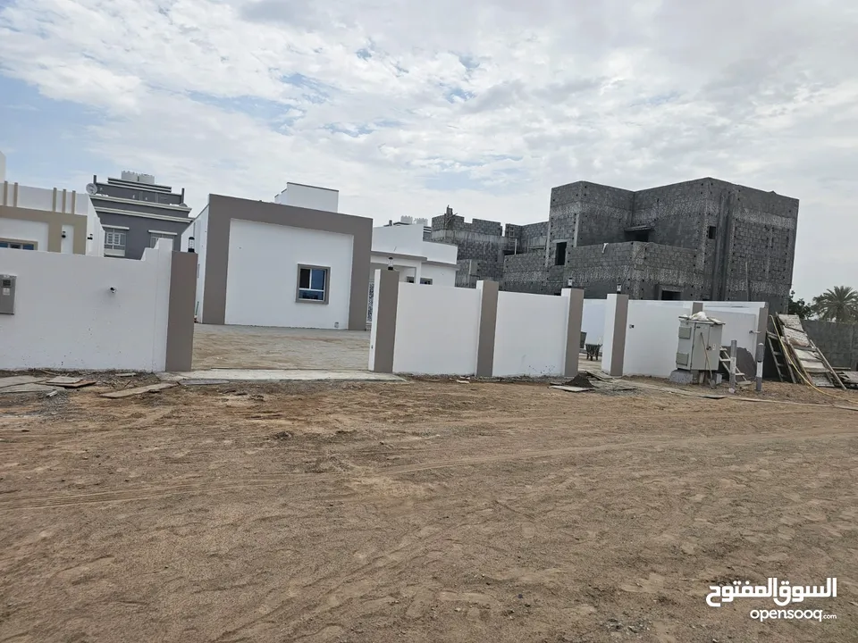 مجموعة منازل للبيع في ولاية بركاء -  الهرم مساحة البناء 219 متر مساحةالارض 685 متر 