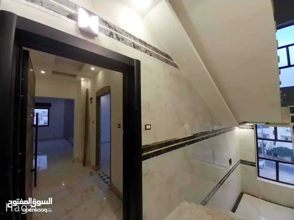 شقه مميزه طابق ثالث مع روف دبلكس في منطقه حي الامانه البنيات سوبر ديلو... ( Property ID : 30215 )