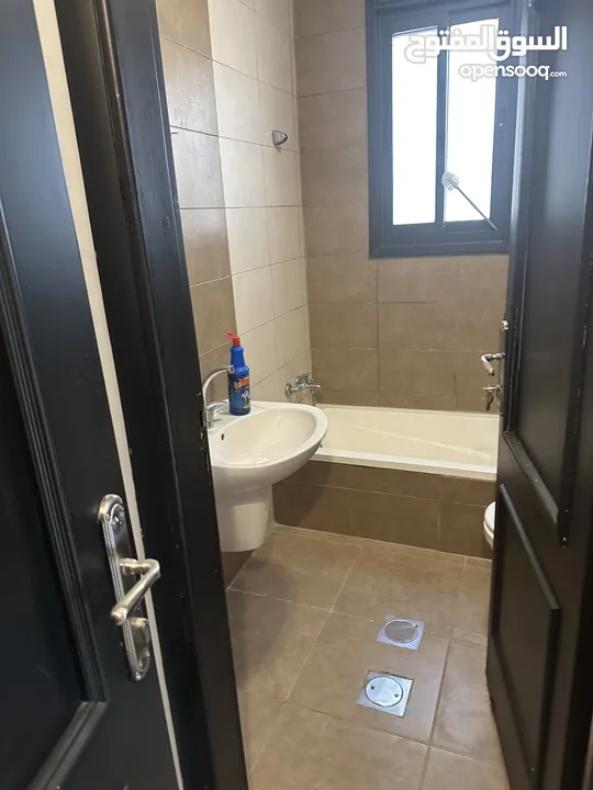 شقة للإيجار في منطقة عين منجد