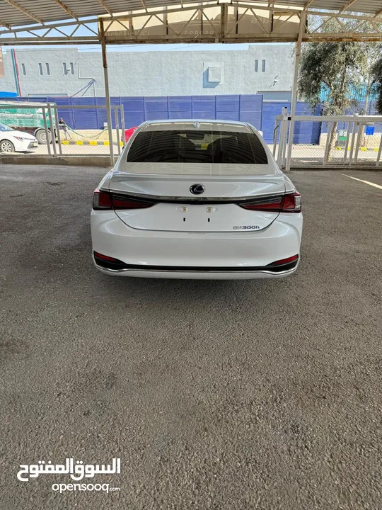 Lexus ES 300h 2021  لكزس هايبرد حره غير مجمركه ، البيع : مجمرك جاهز او بدون جمرك حره