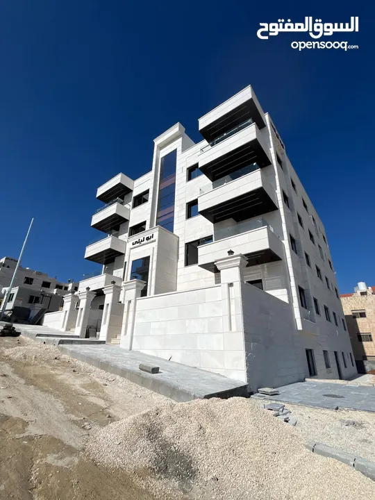 بالاقساط في تلاع العلي مقابل الجامعه الاردنية 180متر بتشطيب فندقي