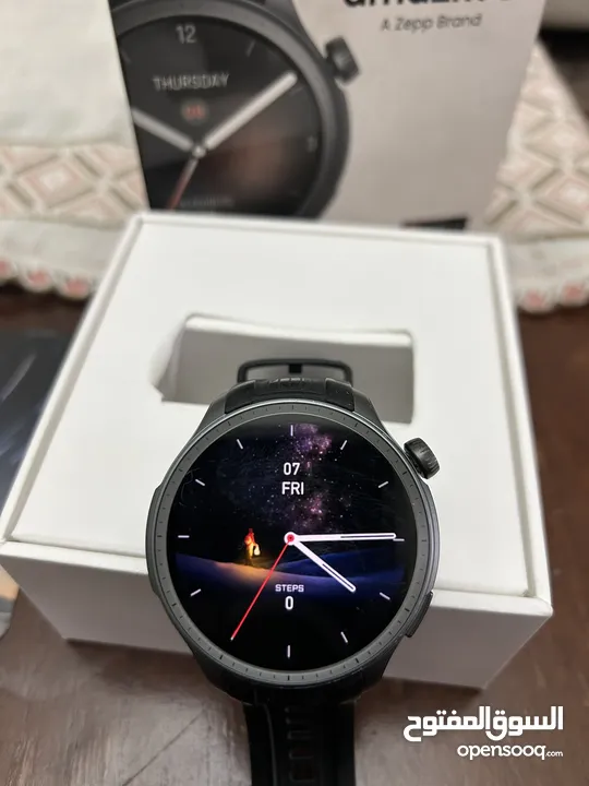 ساعة اميزفيت بلانس بحالة الوكالة (بالكرتونة) معها كامل اغراضها Amazfit Balance