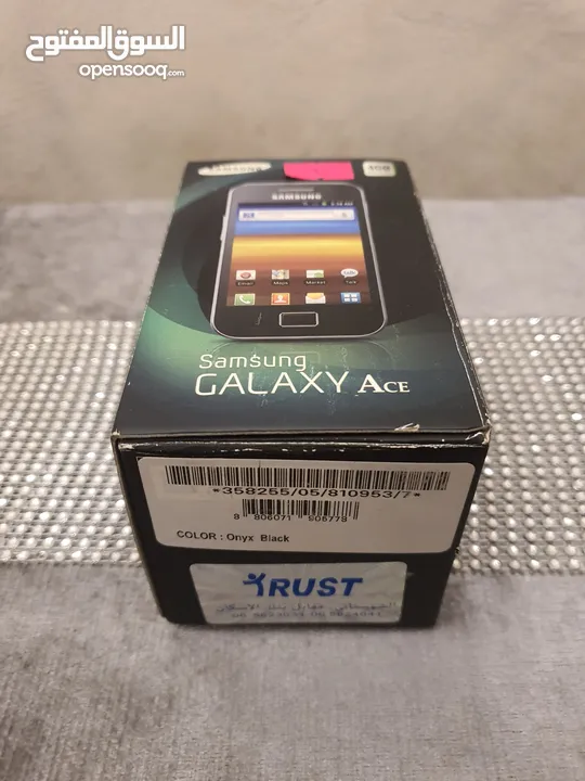 اجهزة مخزنة قديمة بالكرتونة لم تستخدم نهائيا مع كامل اغراضهم Samsung وNokia وmotorolla وغيرهم
