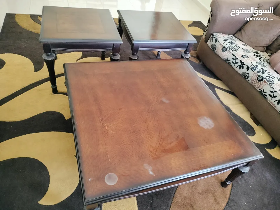 طقم كنب مع طاولات