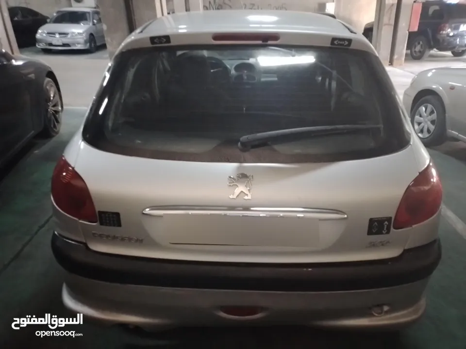سياره بيجو  206  موديل  2006  للبيع  لون فضي   بحاله جيده جدا