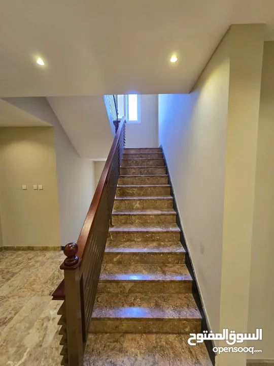 4 Bedrooms Villa for Sale in Mawaleh REF:1066AR