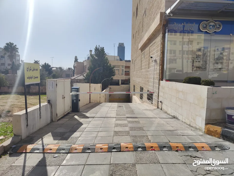 حاجز مقص باب كراج كهربائي للسيارات يعمل بالكاميرا Barrier with camera